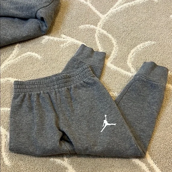 Jordan Kids Gray Matching Set - Picture 5 of 6